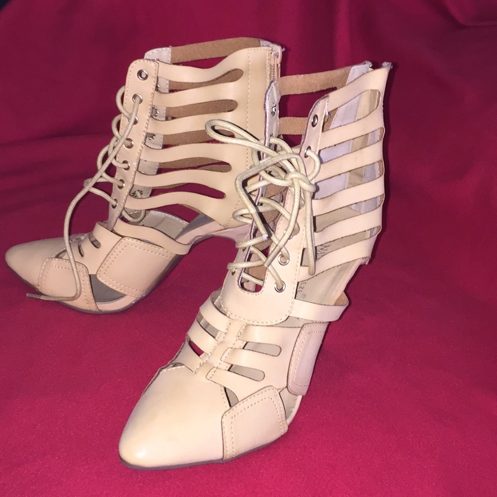 Beige cut out boogie